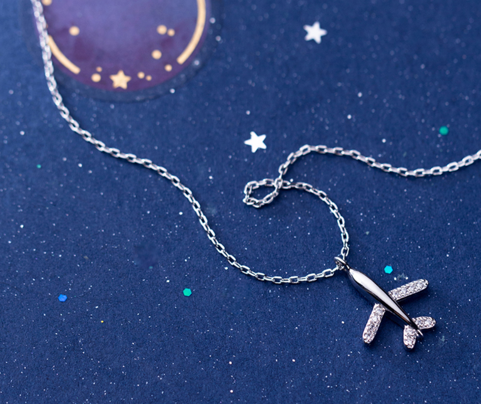 Temperament of diamond plane pendant