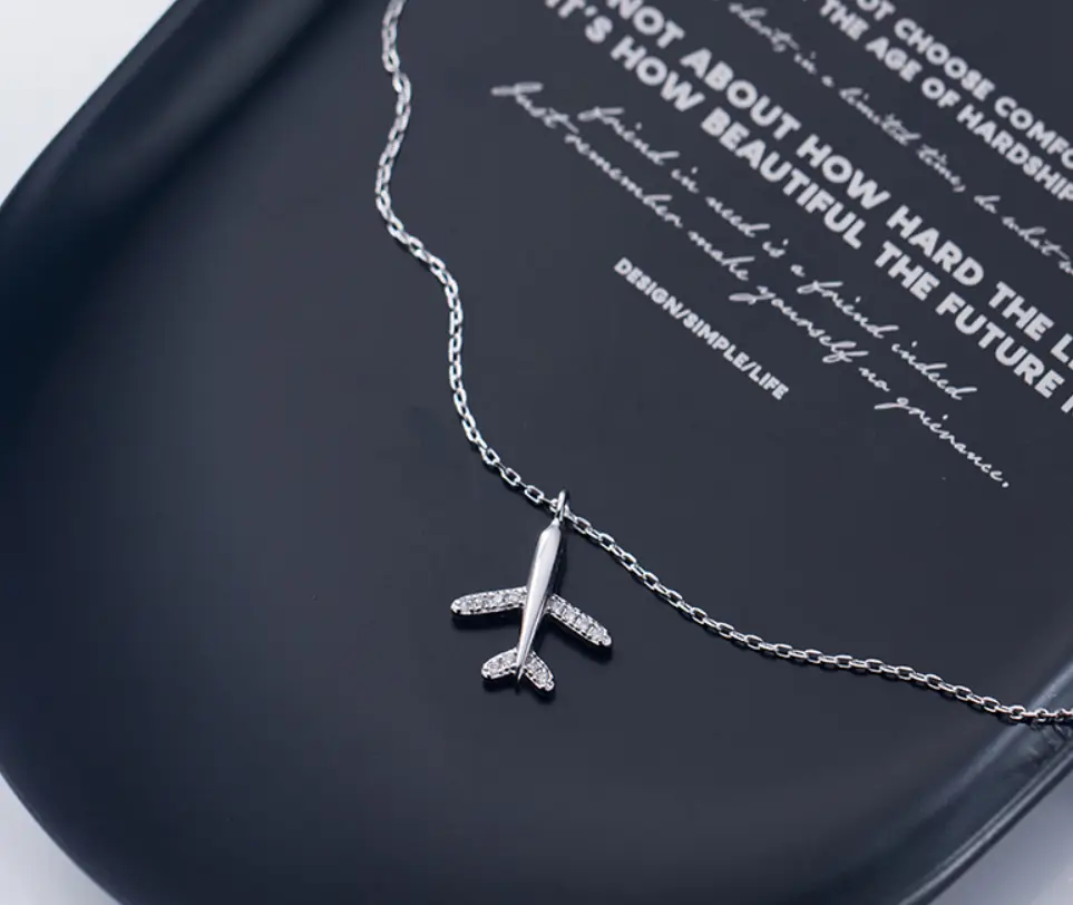 Temperament of diamond plane pendant