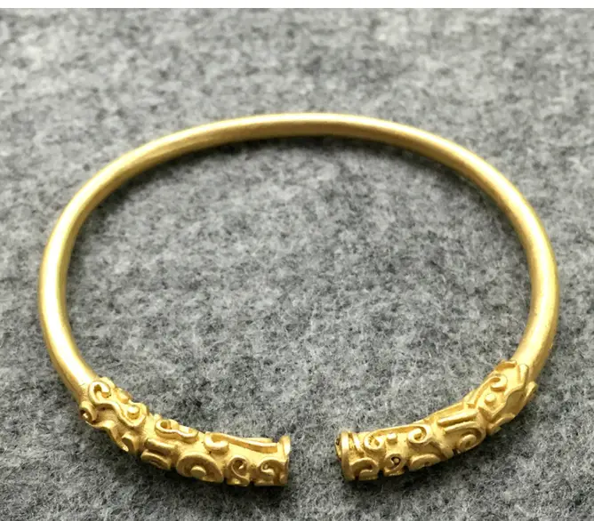 Golden hoop vintage bracelet
