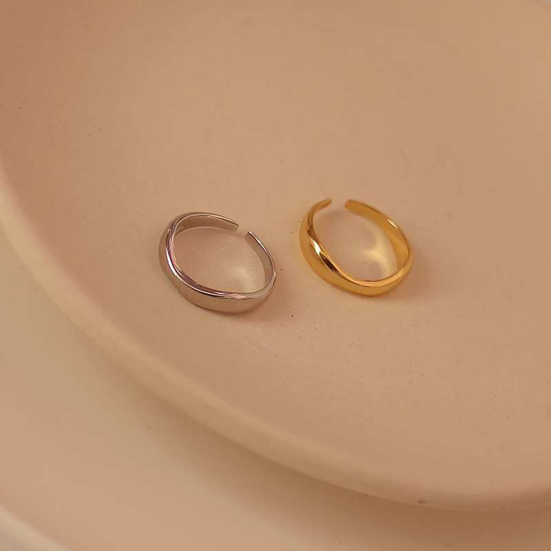 Adjustable wavy opening ring