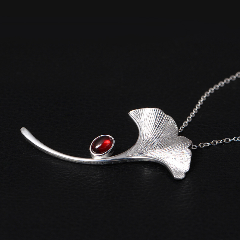 S925 silver leaf inlaid garnet pendant