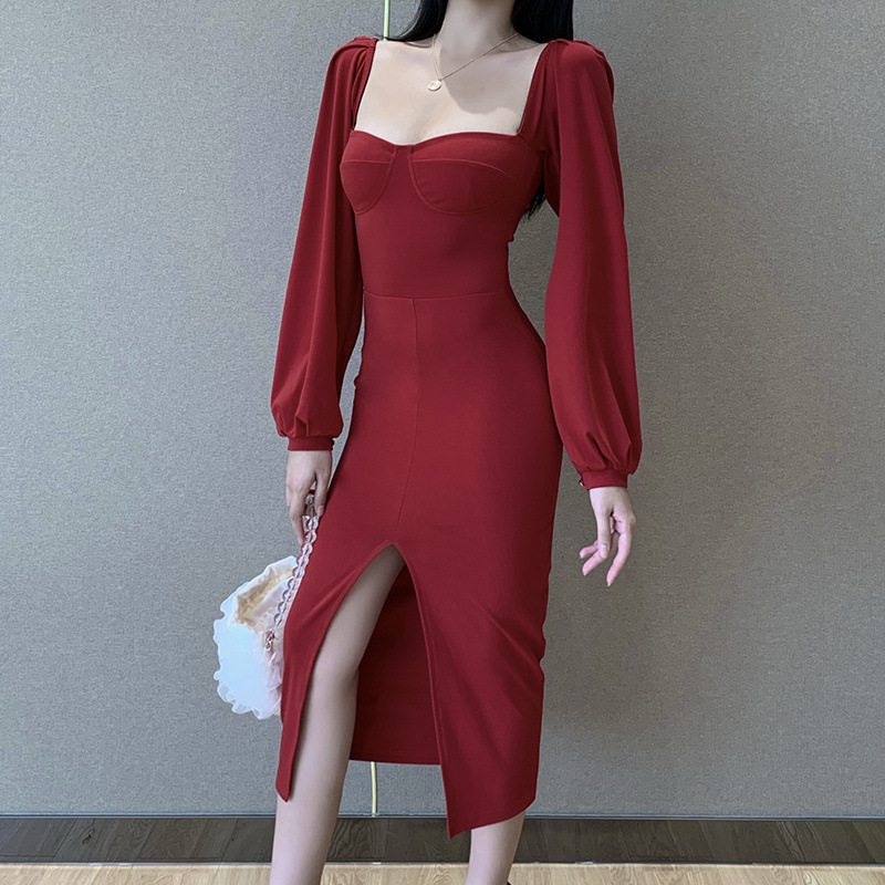 Feminine long-sleeved dress with slits on the chest