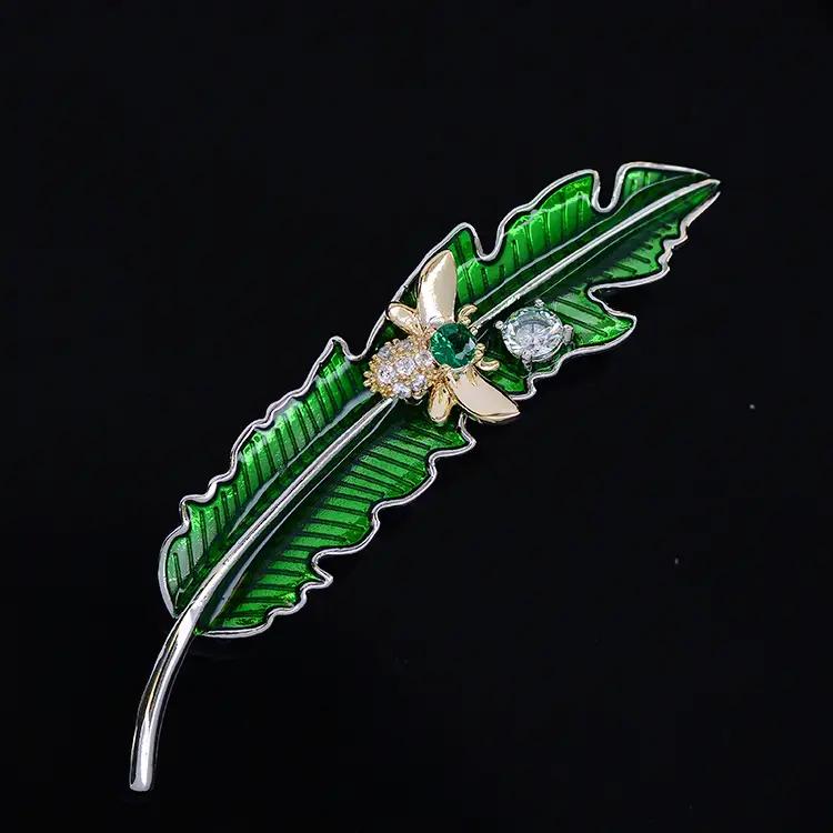 Micro-Inlaid Zircon Bee Brooch Cute Japanese Leaf Corsage