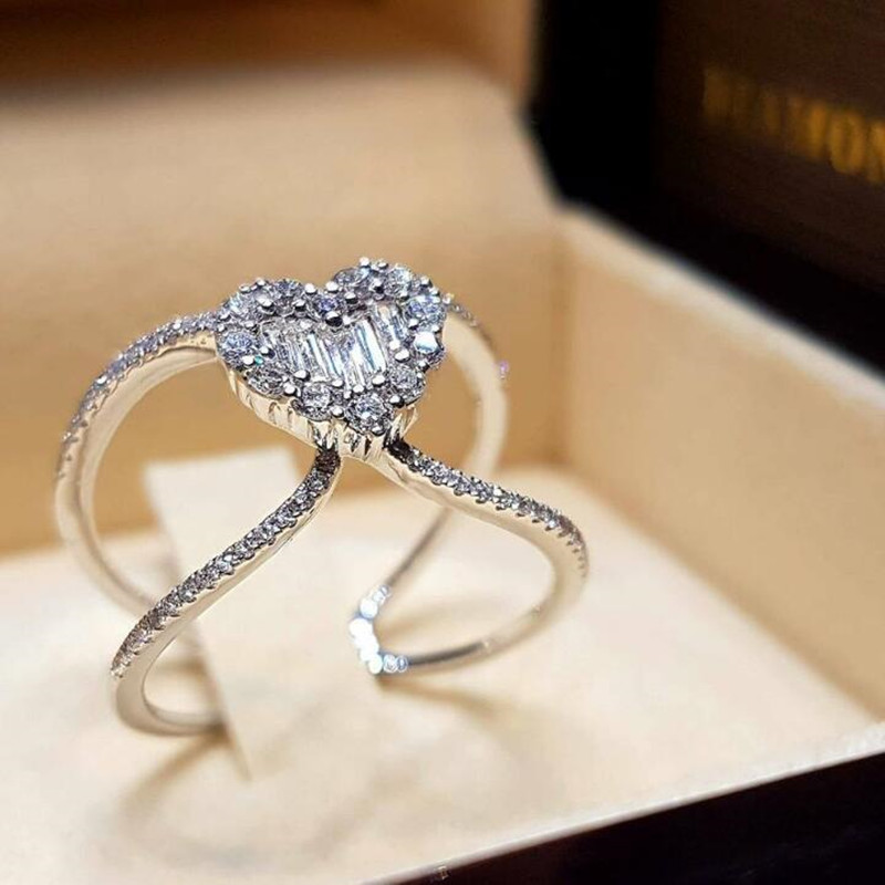 Eight Arrows Classic Heart Inlaid Zircon Ring