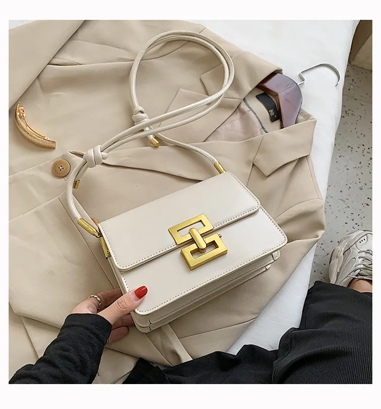 New One-Shoulder Messenger Chain Bag In Autumn - White