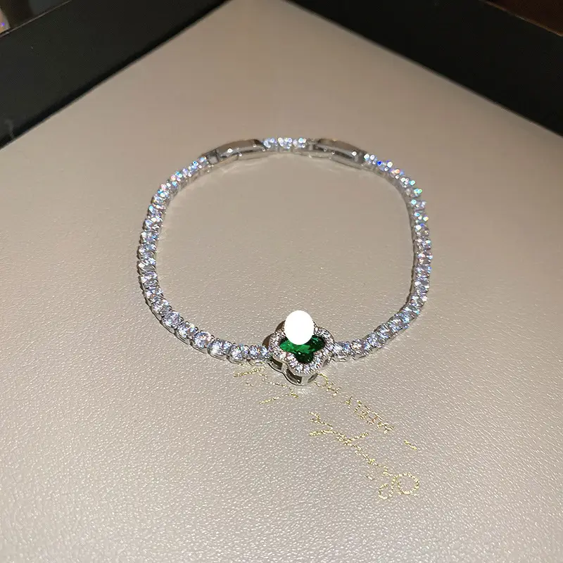 Western Style Zirconia Heart Bangle Exquisite Dainty Bracelet Luxury Niche Versatile Fashion Hand Jewelry