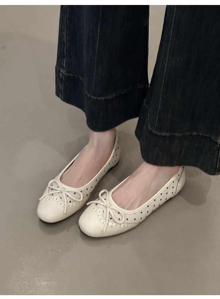 Women Vintage Polka Dot Brogue Perforated Front Bow Ballet Flats, Round Toe Slip On Soft Leather Elegant Office Daily Casual Doll Shoes