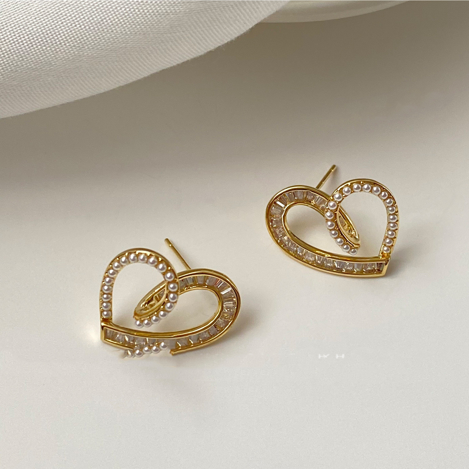 Simple Love Pearl Earrings Super Flash Hollow Heart Shaped Flash Diamond Zircon Stud Earrings