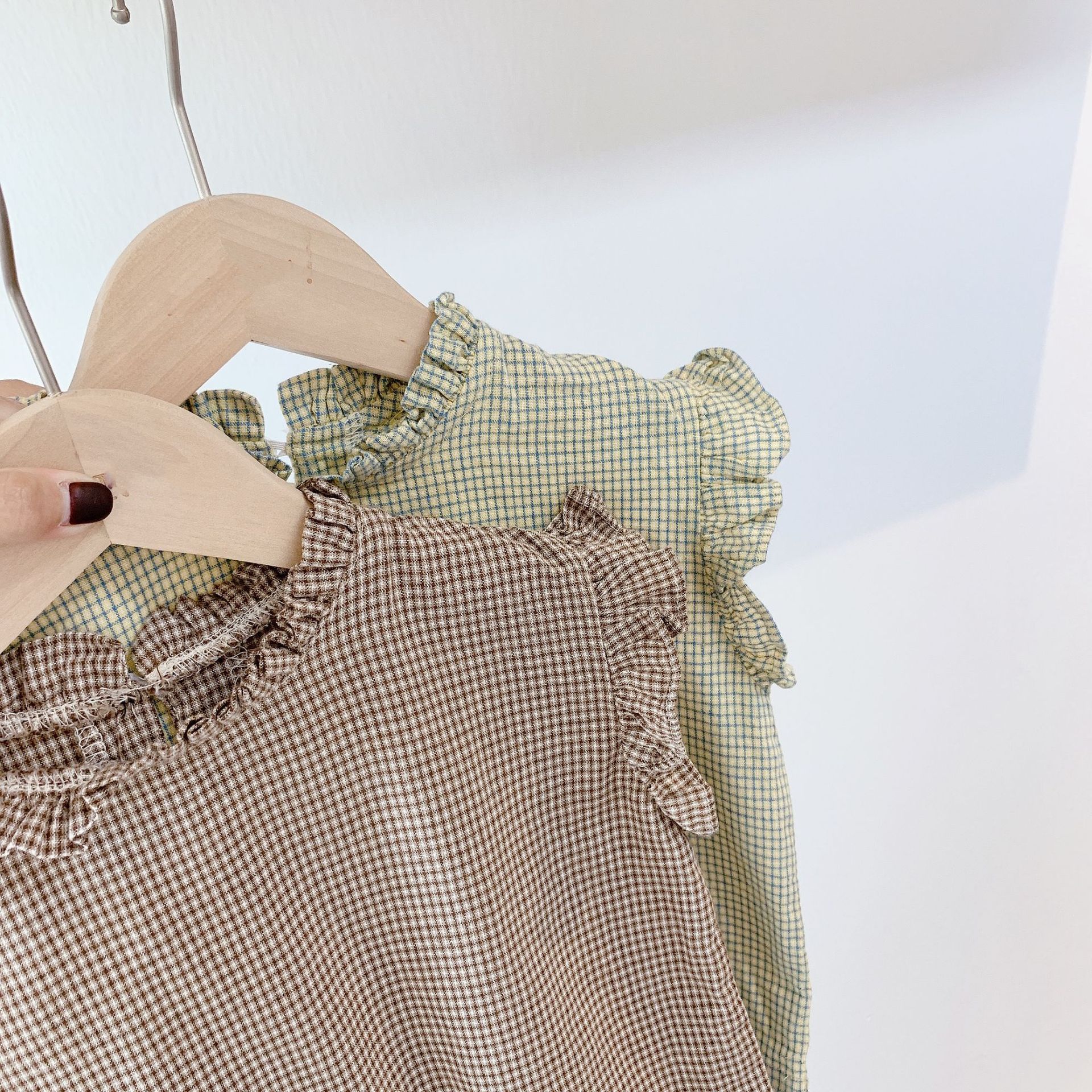 Sleeveless Shirt With Wooden Ears, Baby Plaid Lace Top