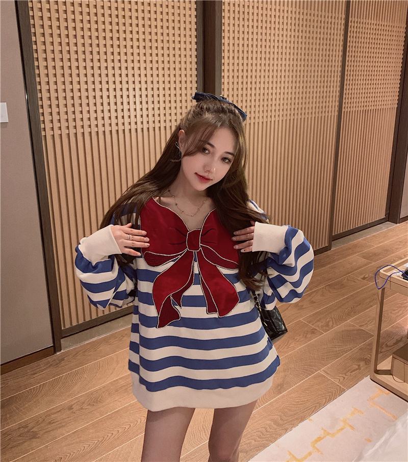 V-neck Striped Sweatshirt With Bow And Diamond