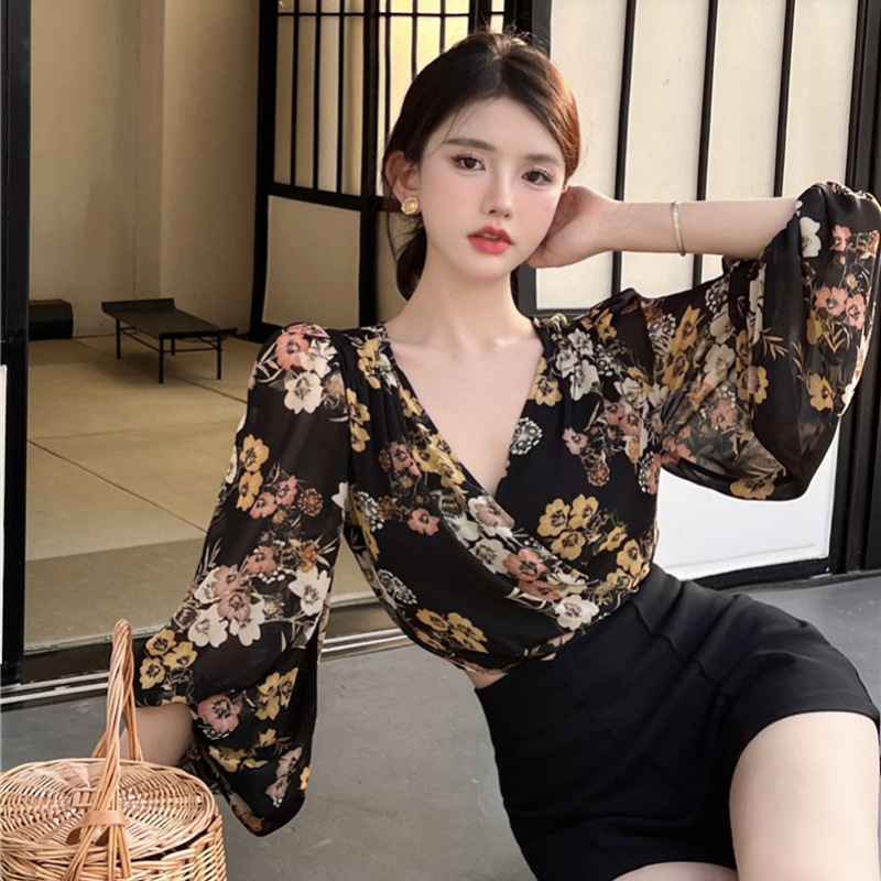 Title 14, V-neck Vintage Printed Slim Fit Slimming Long S...