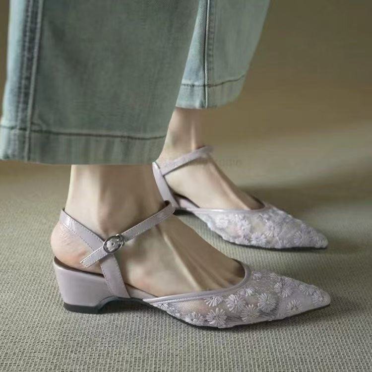 Women's French Embroidery Daisy Mesh Closed Toe Sandals, Single Strap Block Heel Pointed Toe Pumps