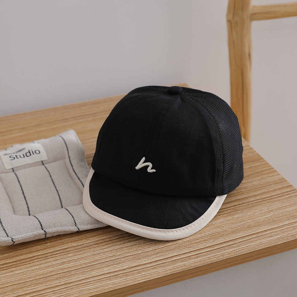 Children's Short Brimmed Baseball Cap With Mesh Surface For Ventilation And Sun Protection, Suitable For Spring And Summer, Outdoor Sun Protection Baseball Cap.