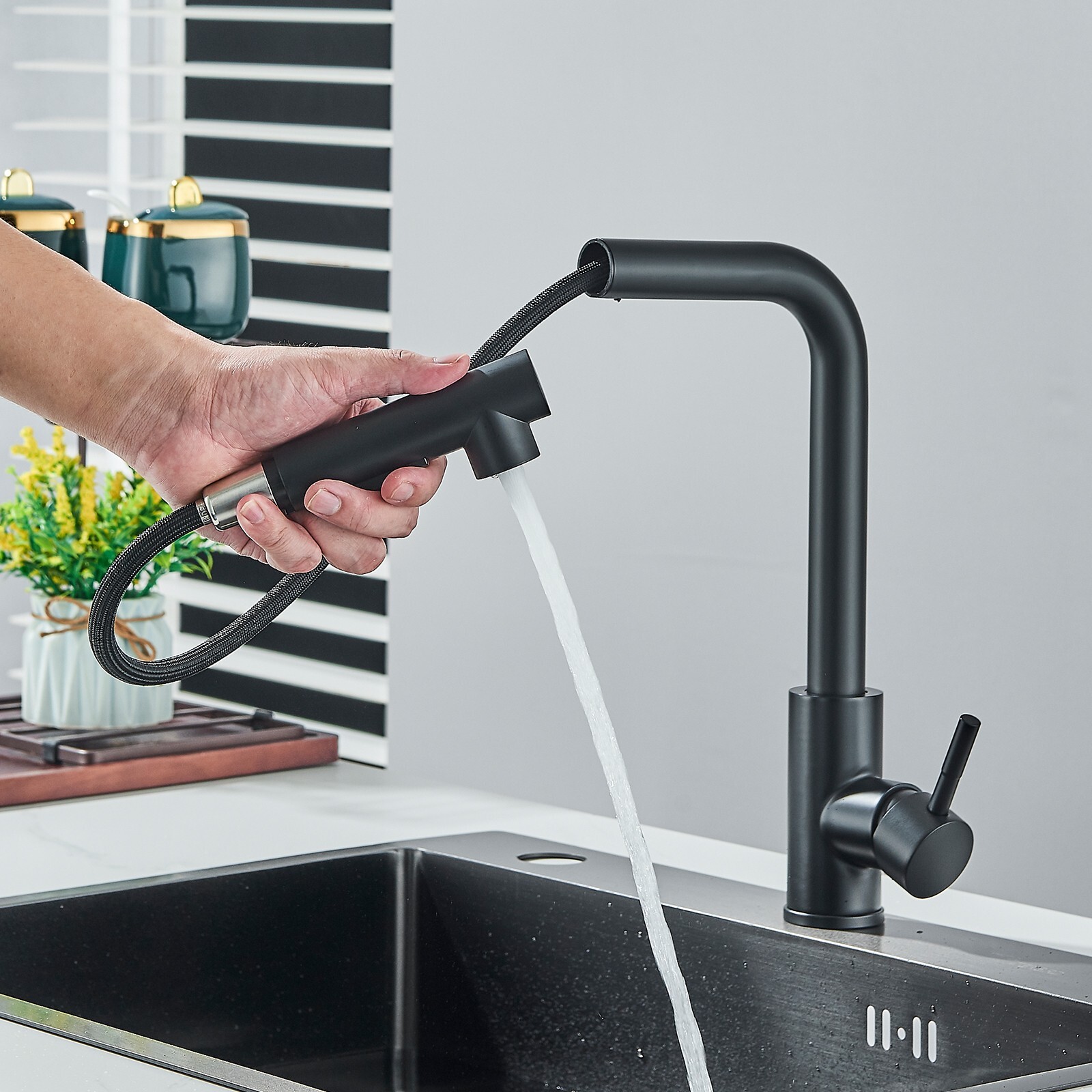 Matte Black Kitchen Mixer Taps Pull Out Spray Head Single Lever Mono Sink Faucet