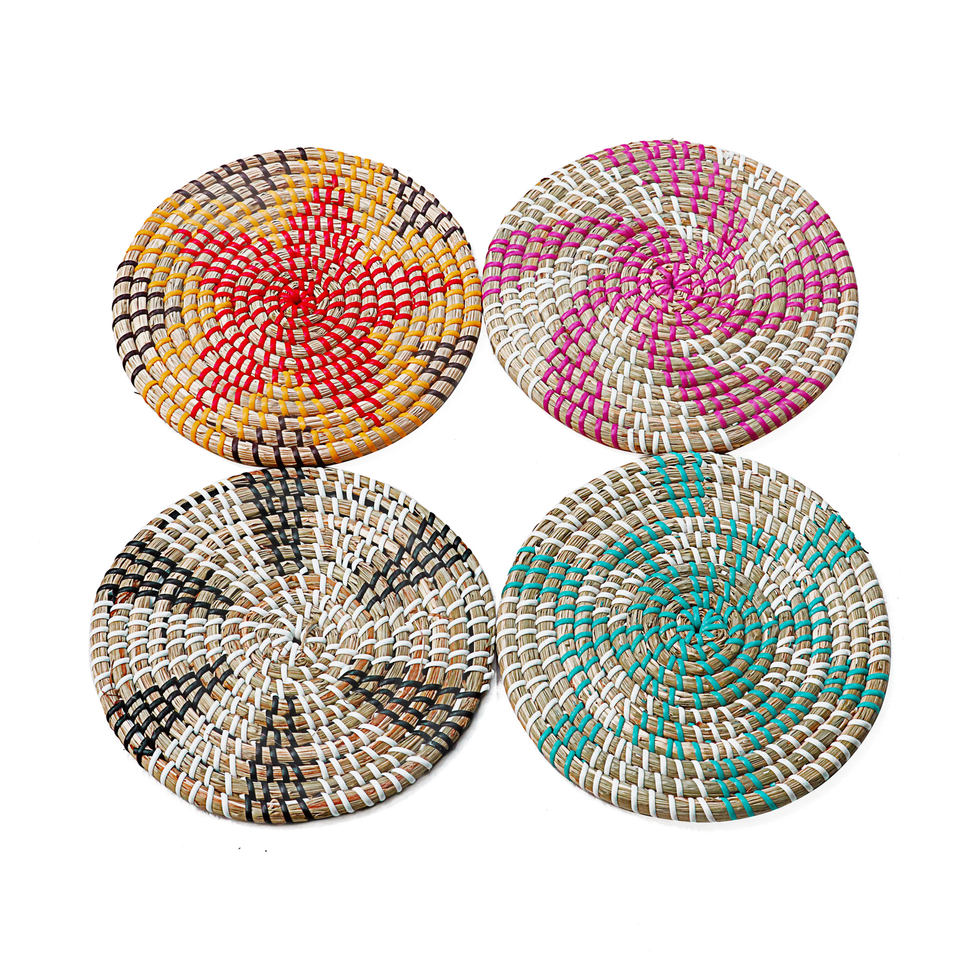 Eco-Friendly Handwoven Straw Round Placemat, offering a chic, natural touch for your dining experience.