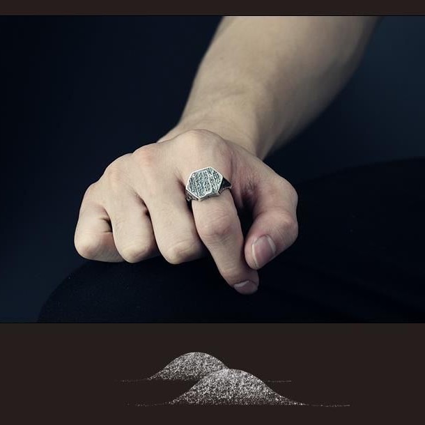 Men's And Women's Platinum Plated Vintage Ring Red And Black