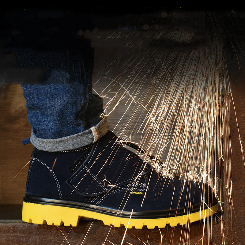 Smash-proof And Puncture-Protective Shoes For Electric Welding