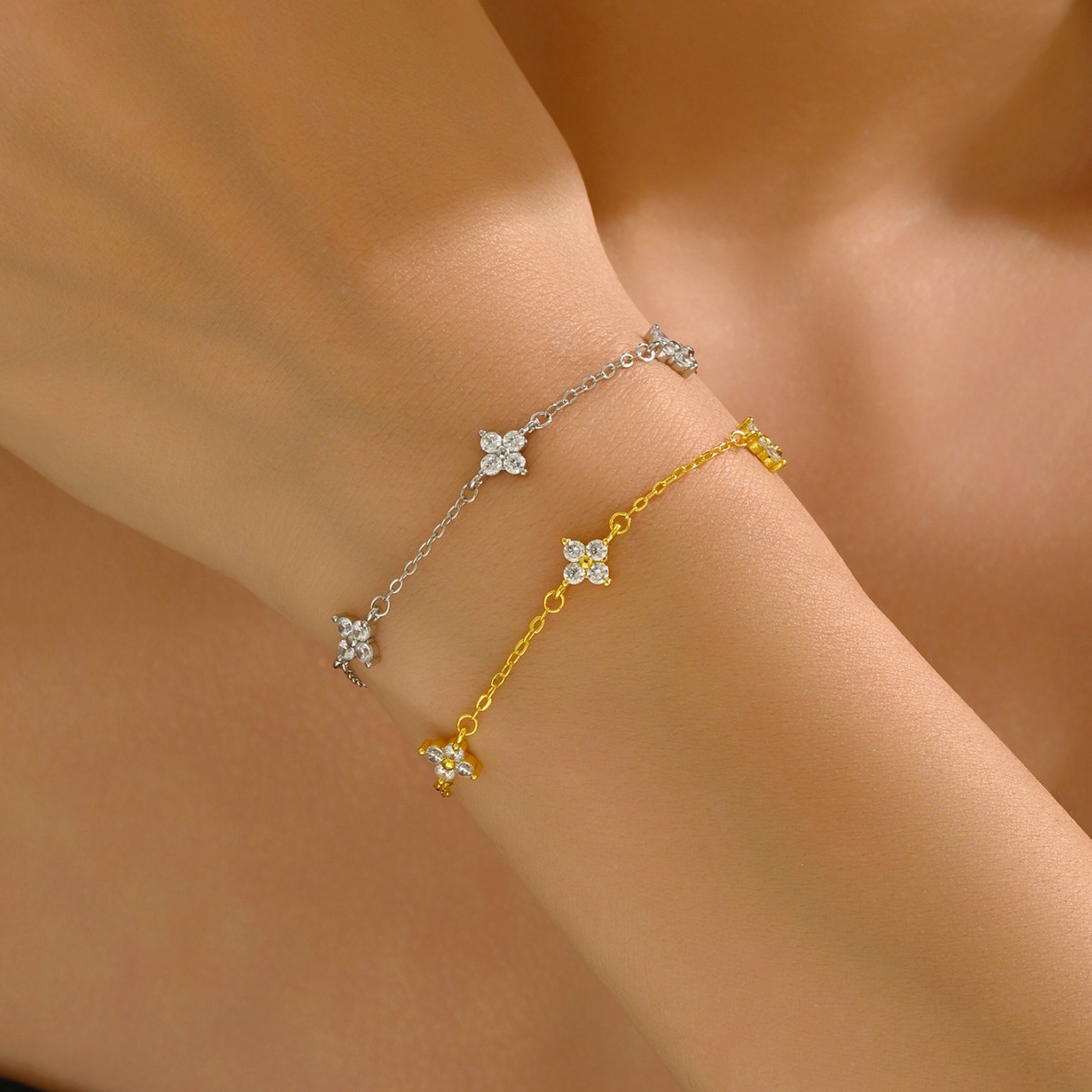 Hot Selling Cross-border European American Women Bracelet, Geometric Four-Leaf Clover Bangle Inlaid Cubic Zirconia, Premium Texture Versatile Wrist Je