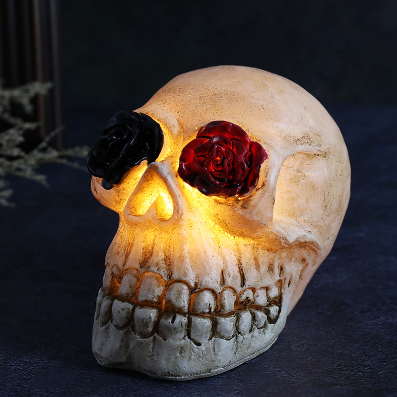 Crâne décoratif Halloween en résine — 3 styles, 15 cm, déco de table et d'étagère, objet de collection pour ambiance maison hantée 1