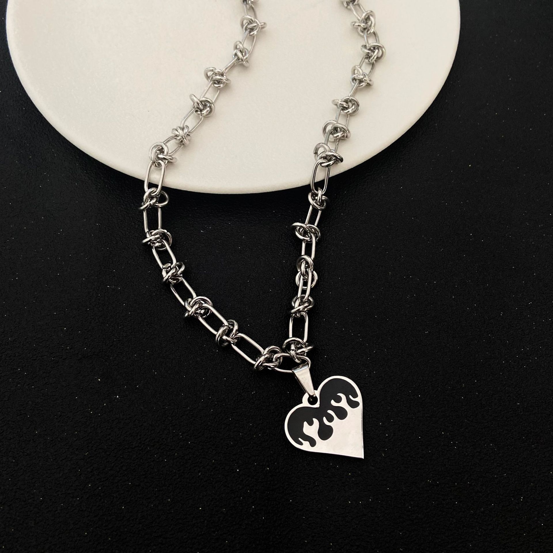 Women's Fashion Love Flame Shape Pendant Necklace