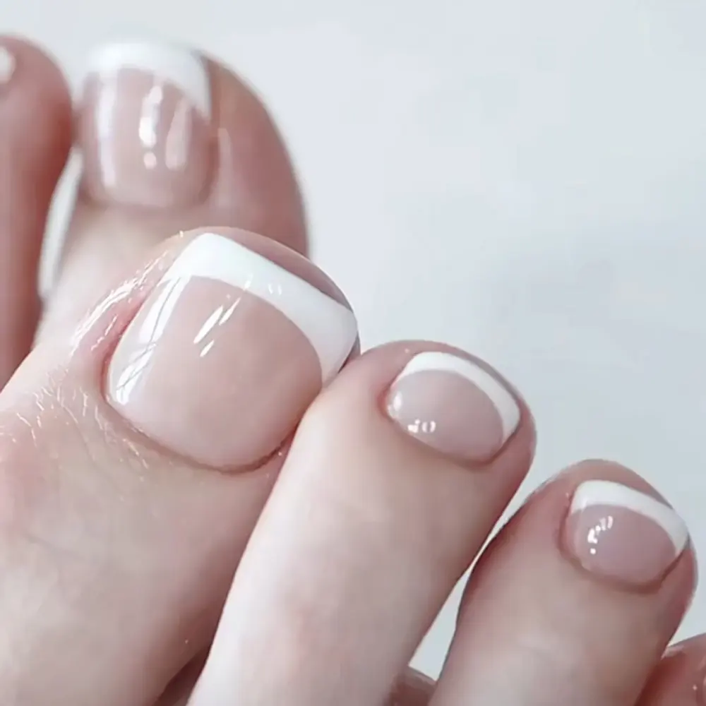 White French Toenail Wear in Summer