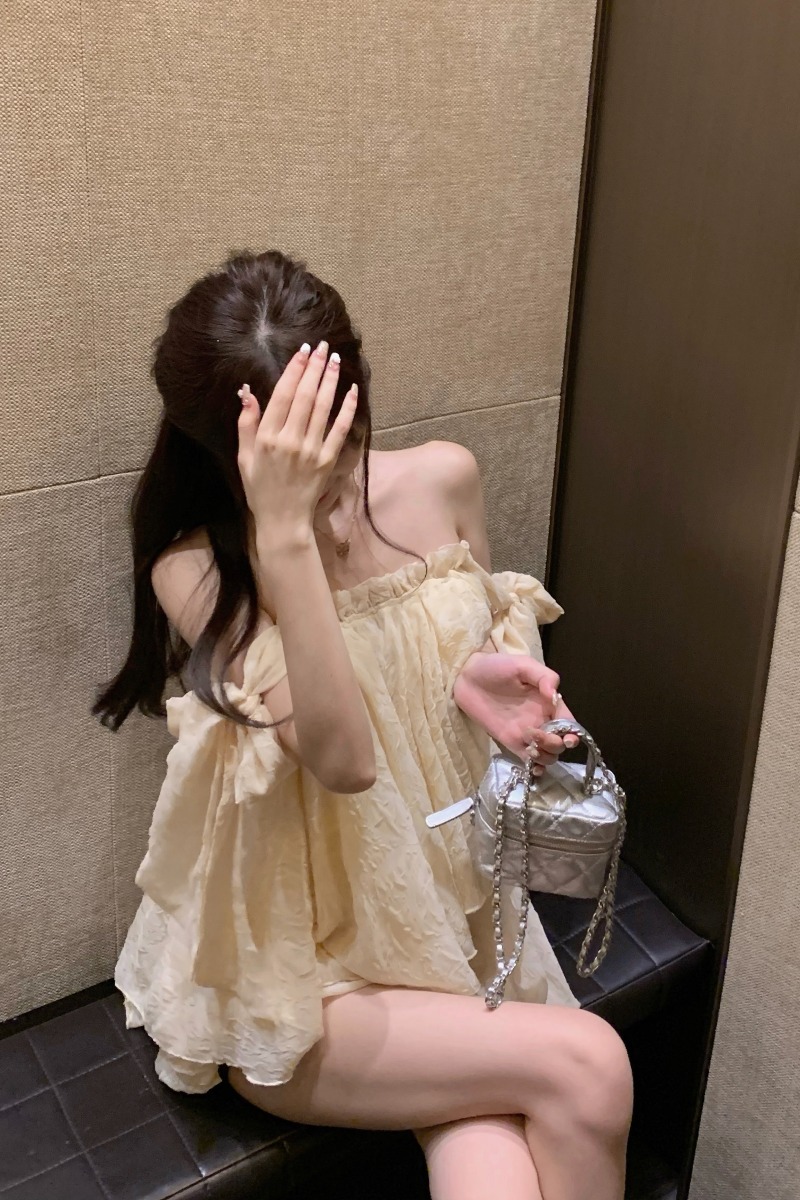 Women's Fashion Personality One Shoulder Shirt