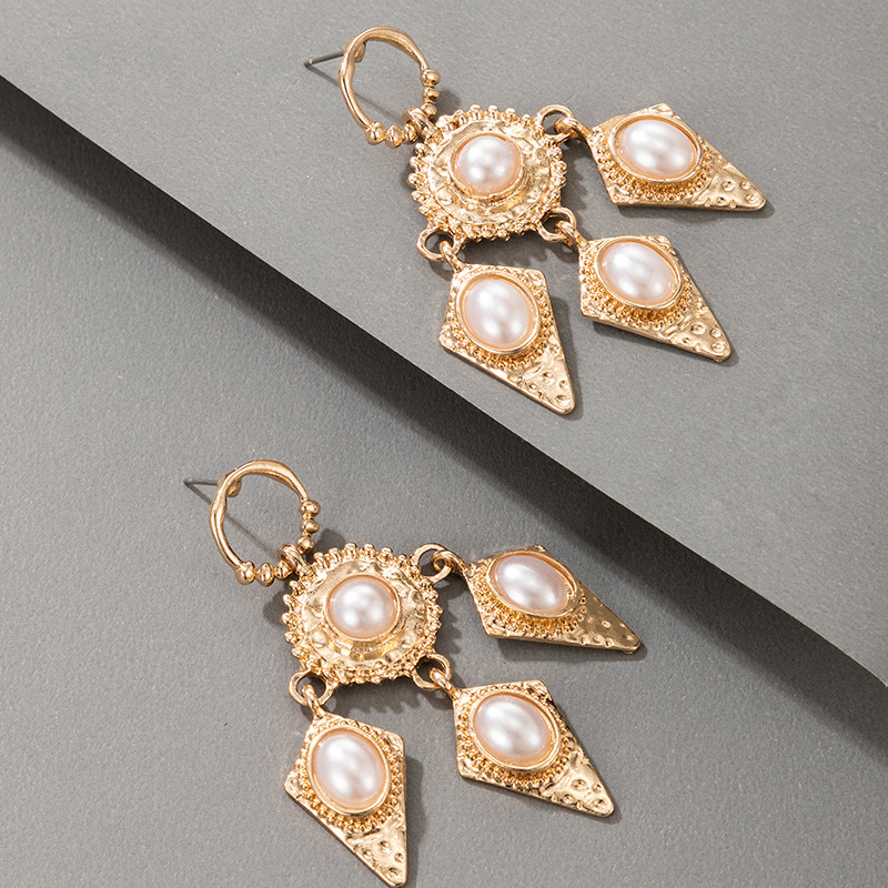 Retro Palace Temperament Alloy Pearl Earrings Exaggerated Hong Kong Style Earrings Earrings