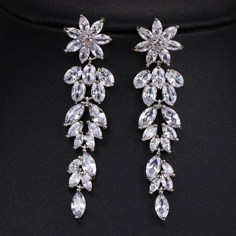 Women's Zircon Simple And Generous Long Earrings