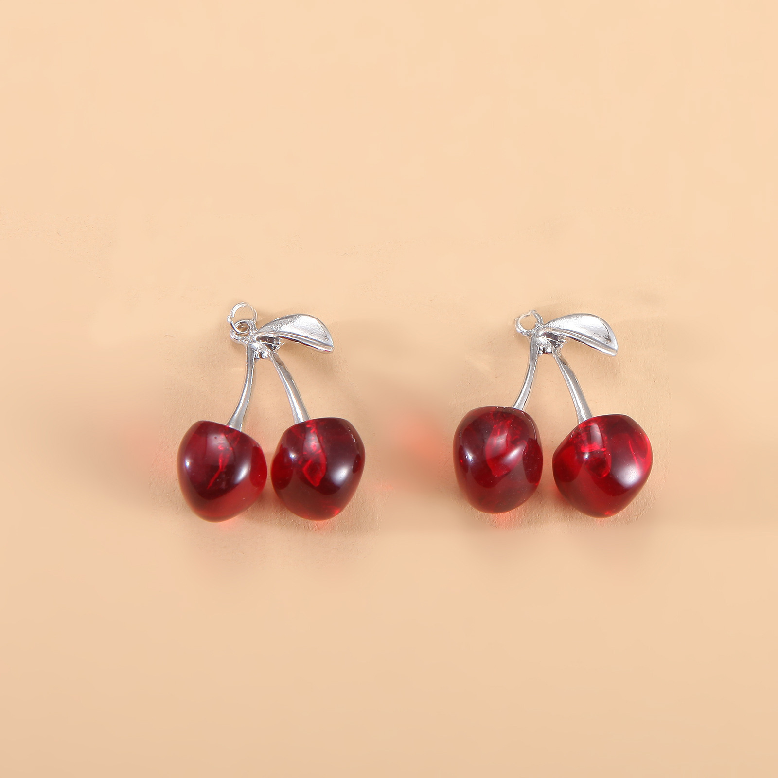 Frosty Wind Dark Cherry Pendant Clavicle Chain