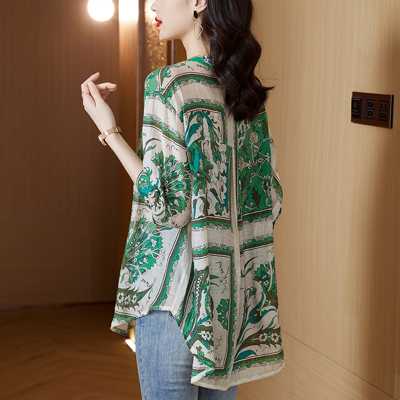 Printed Top Women's Heavy Embroidered Hot Fix Rhinestone V-neck Short Sleeve