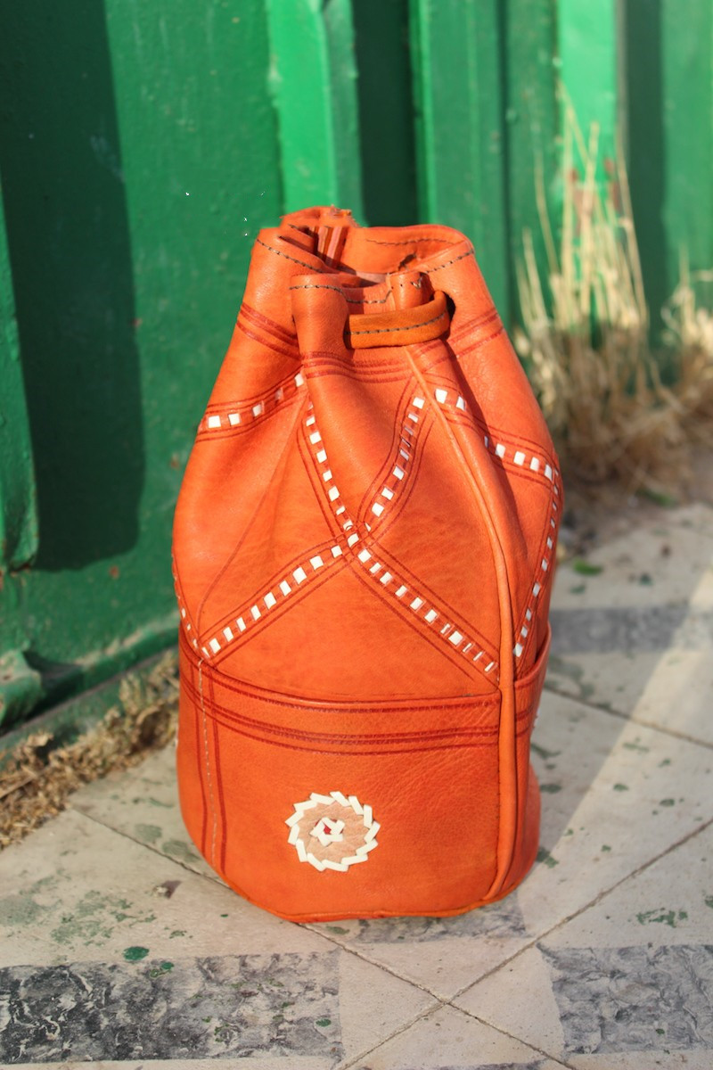 حقيبة دلو جلد غنم يدوية بنمط عتيق للكتف بتصميم عرقي
