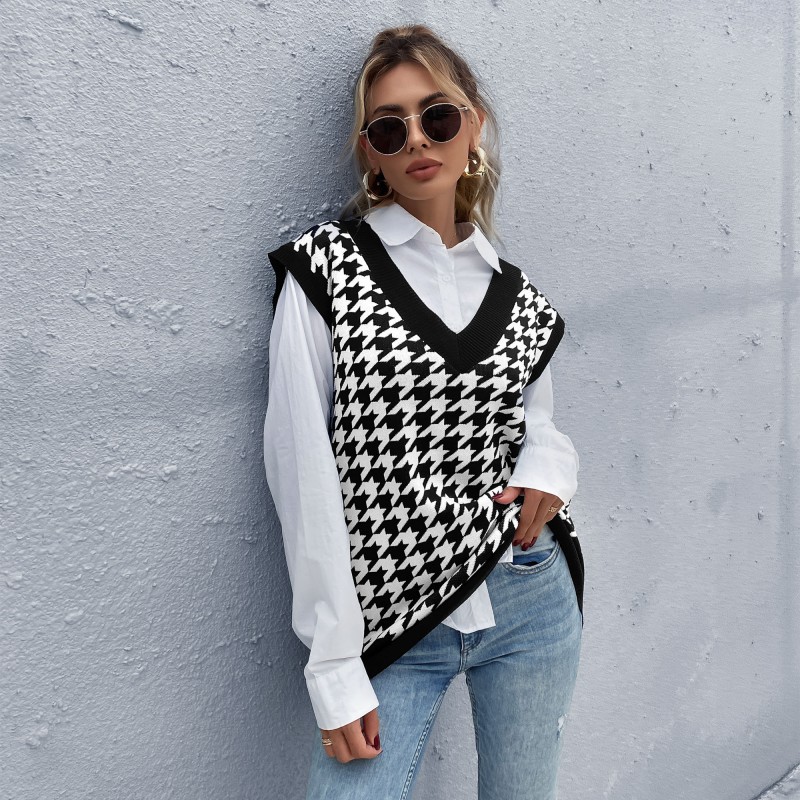 Knitted Sleeveless Vest With Checkered V-neck
