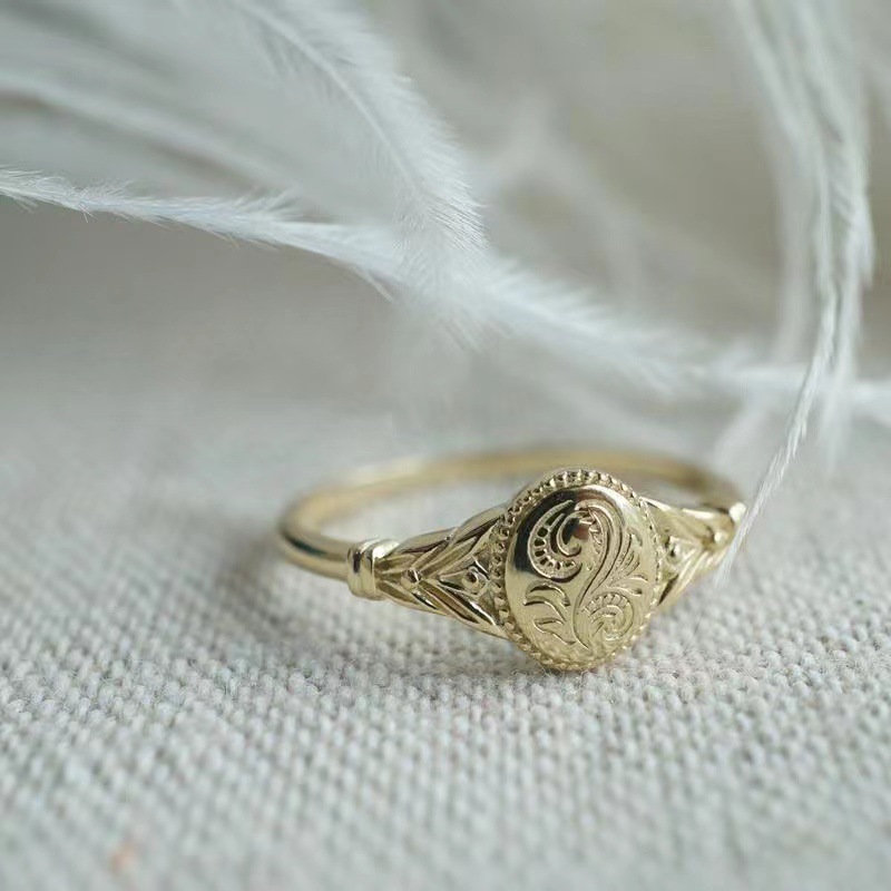 Title 5, 925 Plated Retro Fashion Carved Ring A stylish...