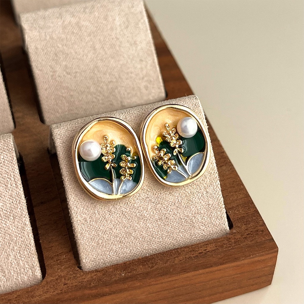 Retro Pearl Enamel Earrings Women French Vintage Style Stud Earrings Premium Fashion Jewelry
