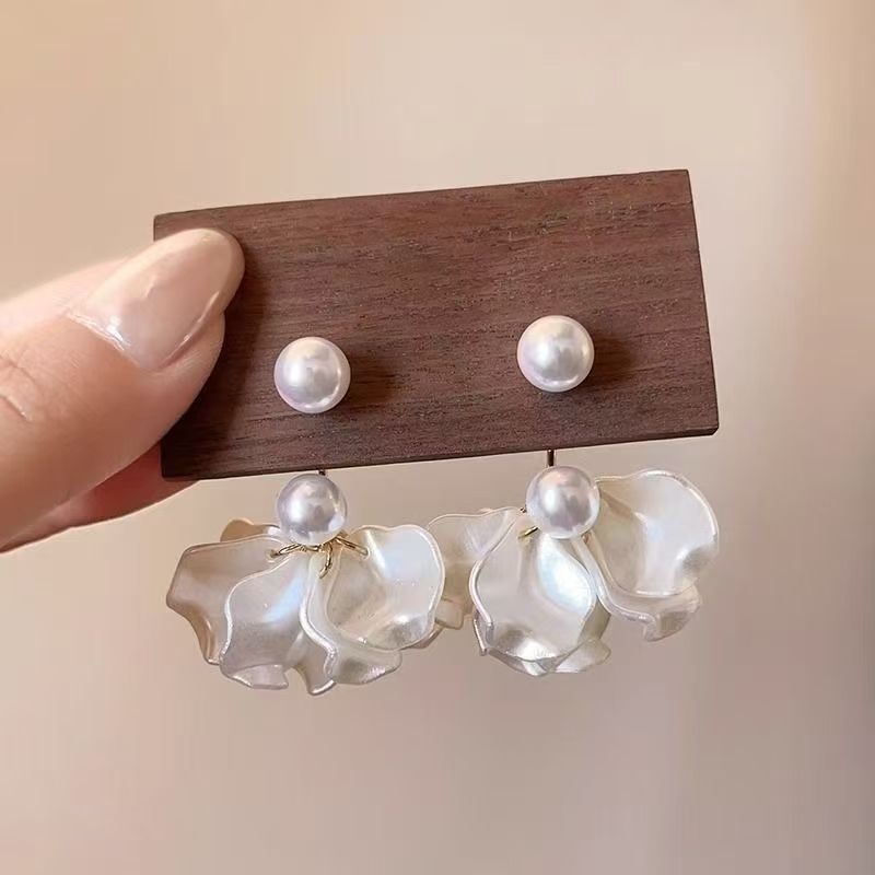 2026 New Exquisite White Pearl Petal Earrings For Women, French Style, Elegant & Unique Design Stud Earrings