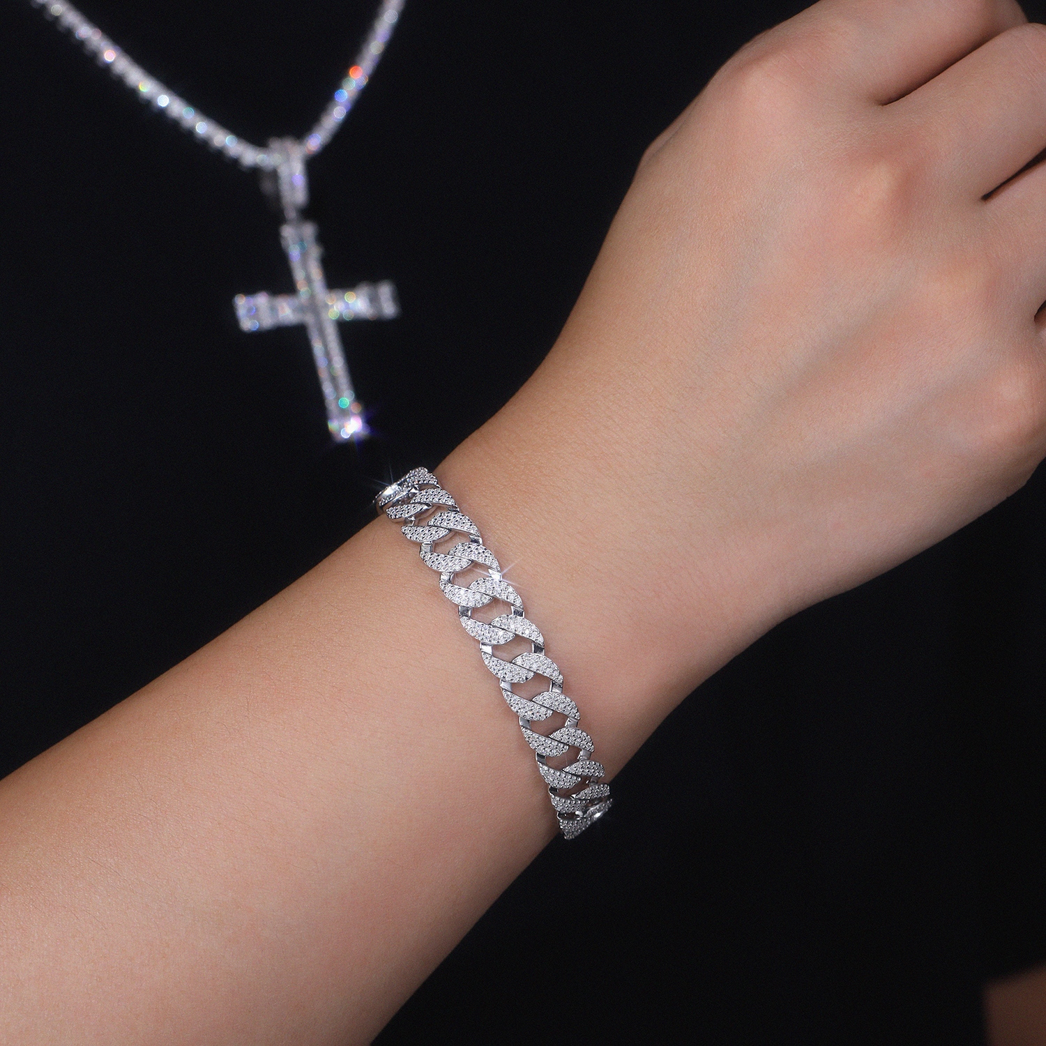 Set With Top-quality Moissanite, This Luxurious And Fashionable Light Luxury Jewelry Silver Bracelet Is Made Of S925 Silver Electroplated With Platinum