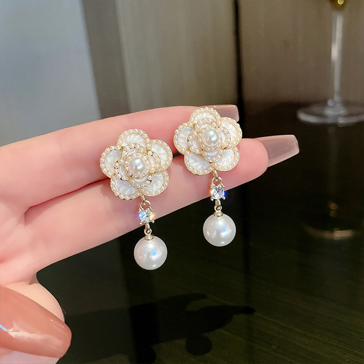 Pearl vintage earrings for women's fashion.