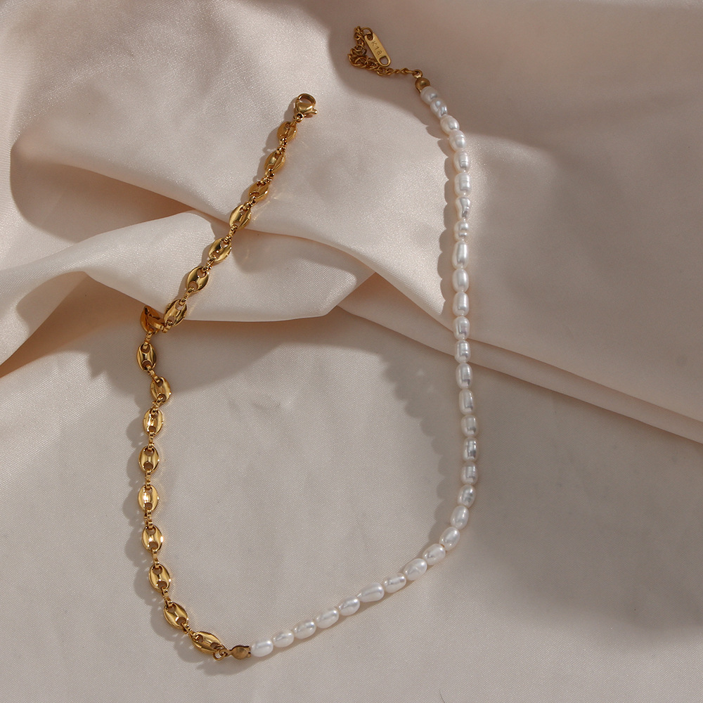 Women's Simple Fashionable Asymmetric Freshwater Pearl Necklace