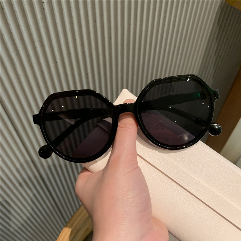 Women's Vintage Statement Frame Polarized Sunglasses - Image 9
