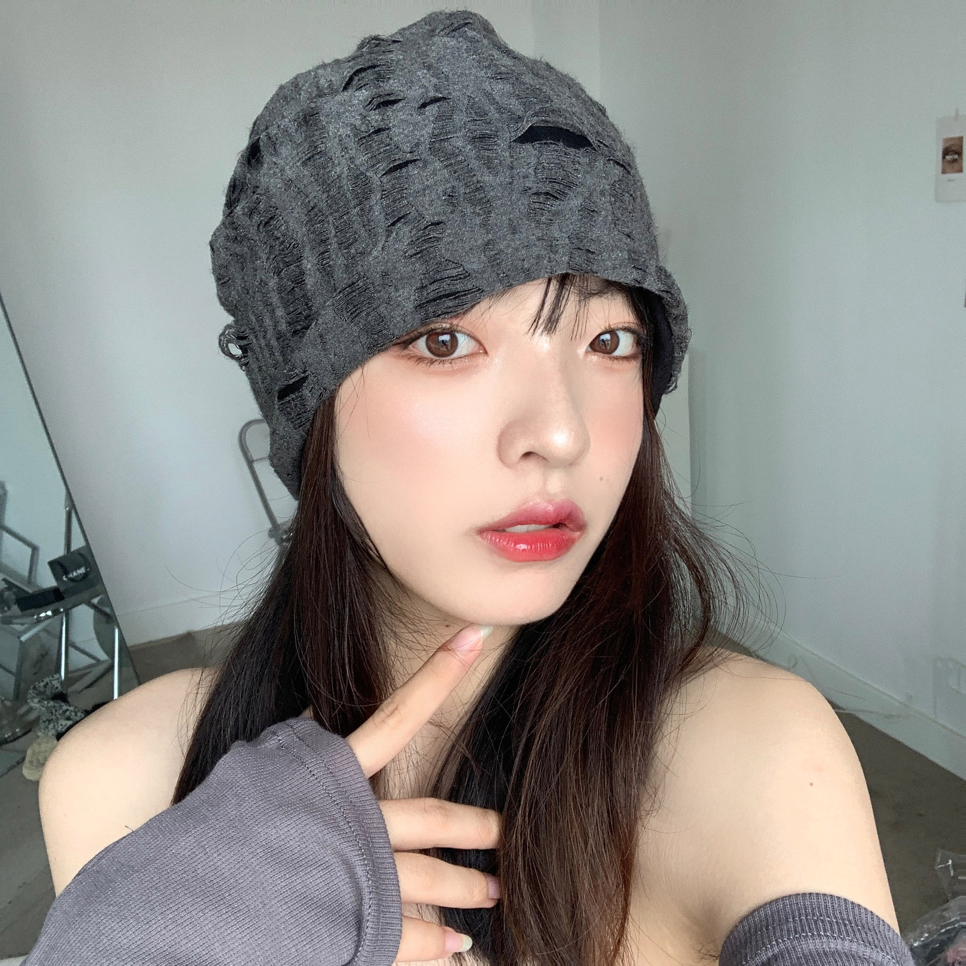 Distressed Thin Toe Knitted Pullover Hat