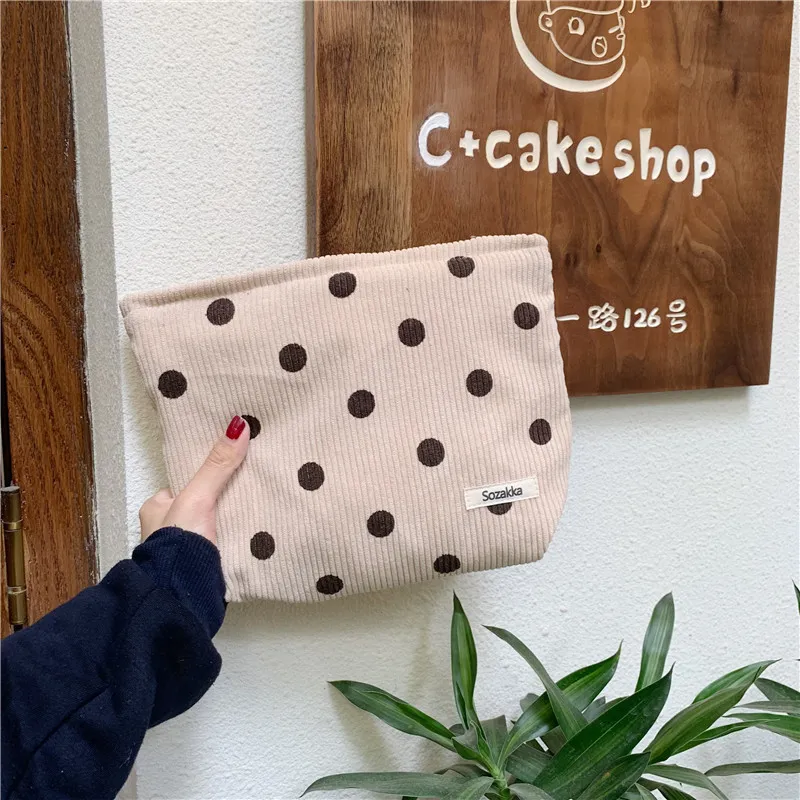 Retro Fashion Wave Point Storage Wash Clutch - Apricot