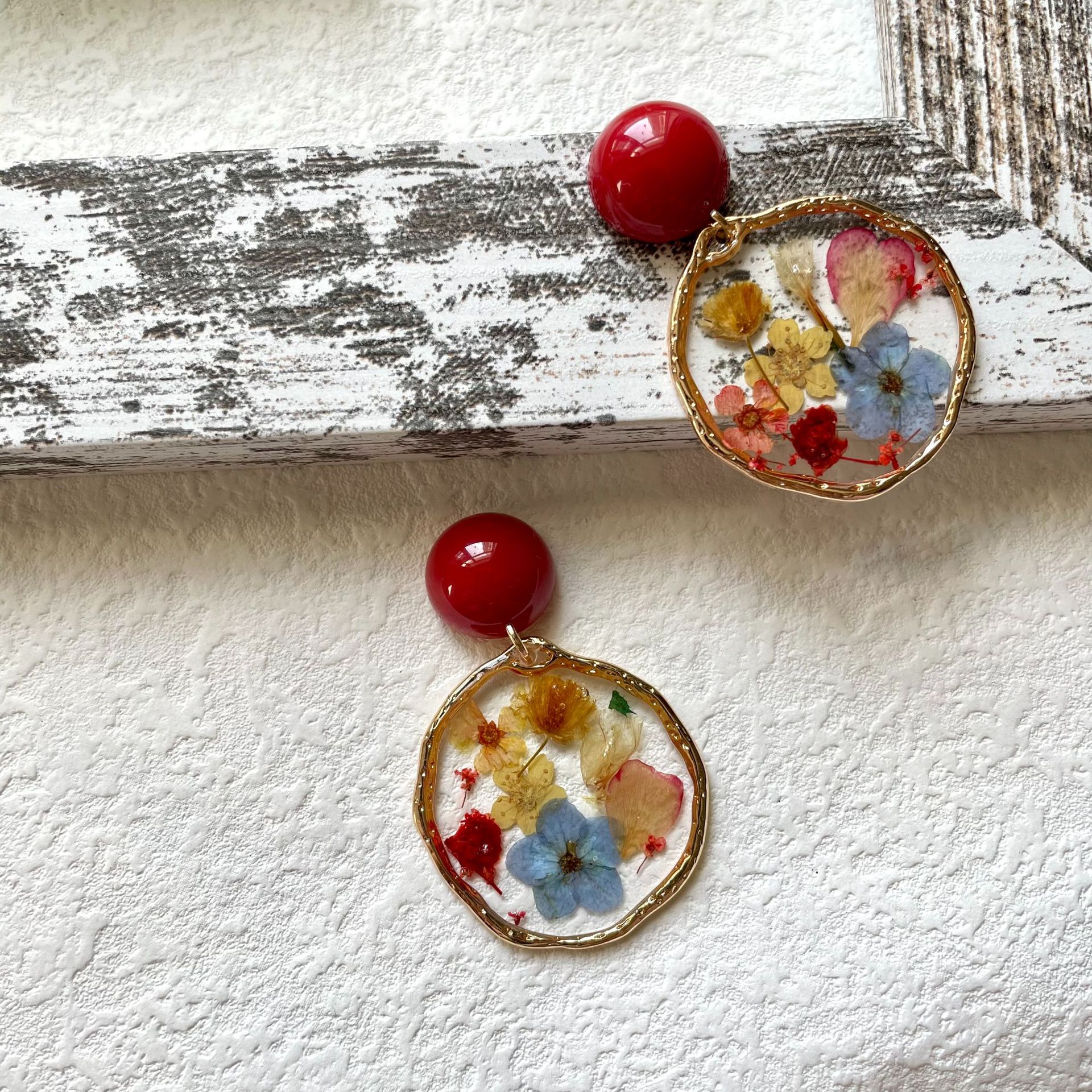 Title 4, Vintage Dried Flower Plant Epoxy Earrings