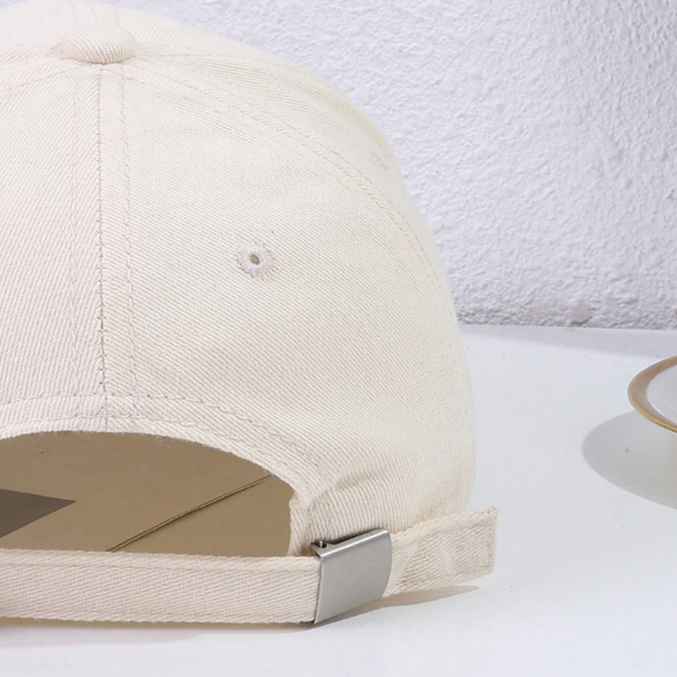 Men's And Women's Matching Light-Gray Embroidered Simple Bear Style Casual Sporty Soft Top Adjustable Baseball Cap Suitable For Daily Commuting And Outdoor Travel