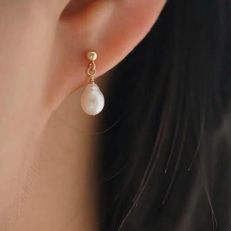 Temperament Simple Clip French Small High-end Earrings