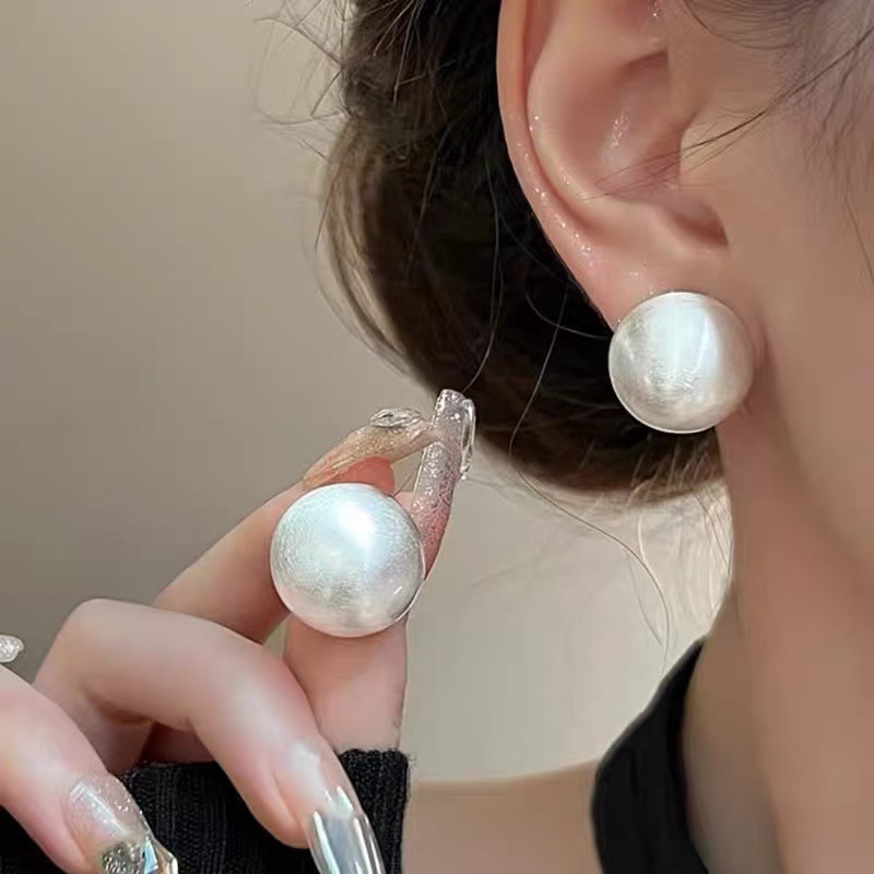 Minimalist Silver Metal Stud Earrings 2026 Hot Sale Style