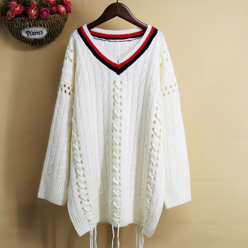 Title 5, A Loose-Fitting Mid-Length Sweater With Tassel