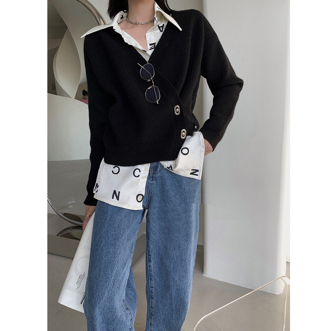 Women's Metal Buckle V-neck Cardigan Sweater