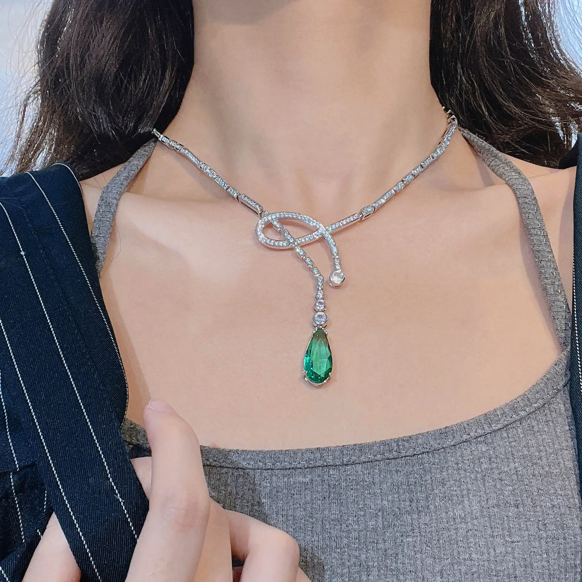 Women's High-end Design Sense Niche Creative Water Drop Necklace