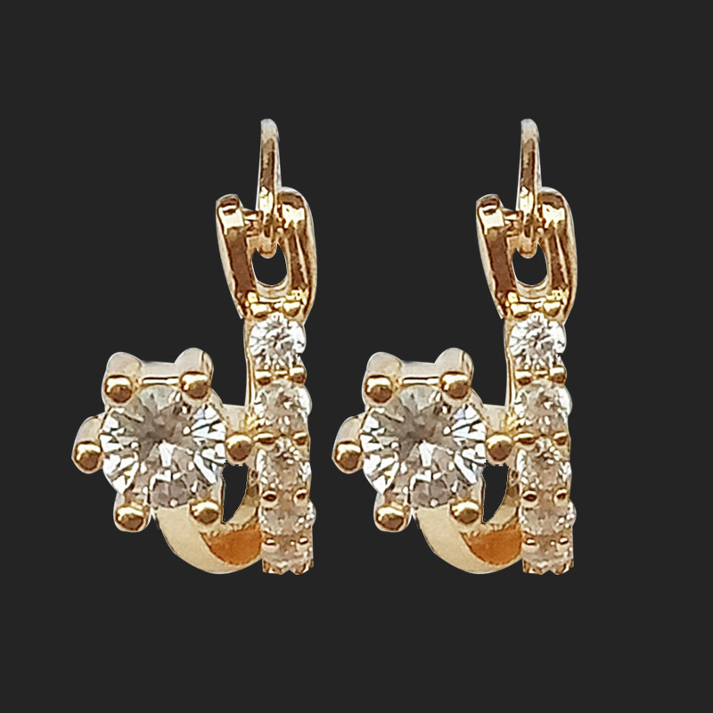 أقراط جديدة من الذهب مزينة بالنحاس واليزركون