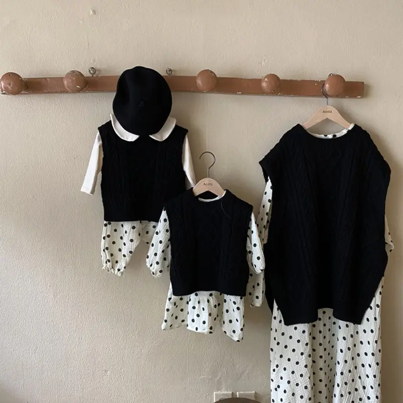 Ins Baby Fashion Western Fried Dough Twist Pattern Sweater Vest